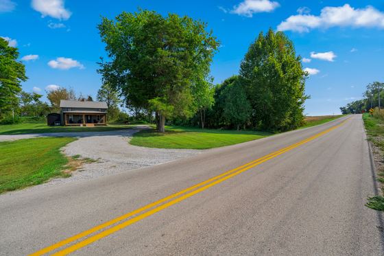 The approach to the property along KY-92.